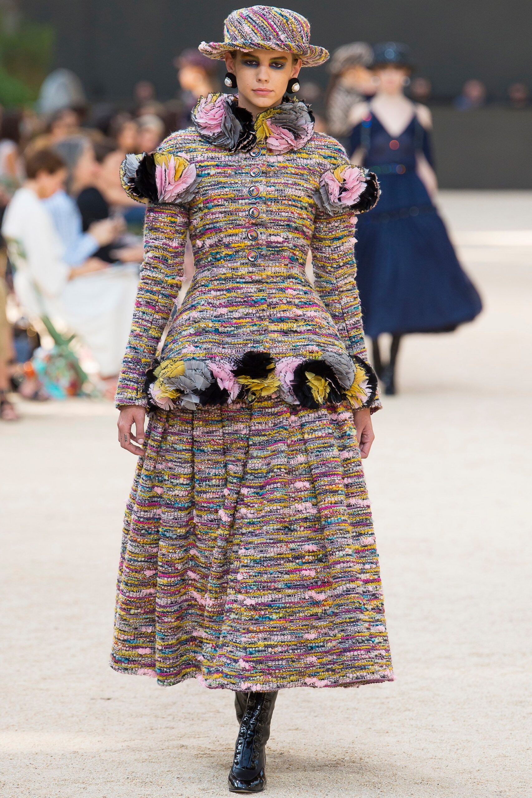 Chanel F/W 17 Couture Look 343