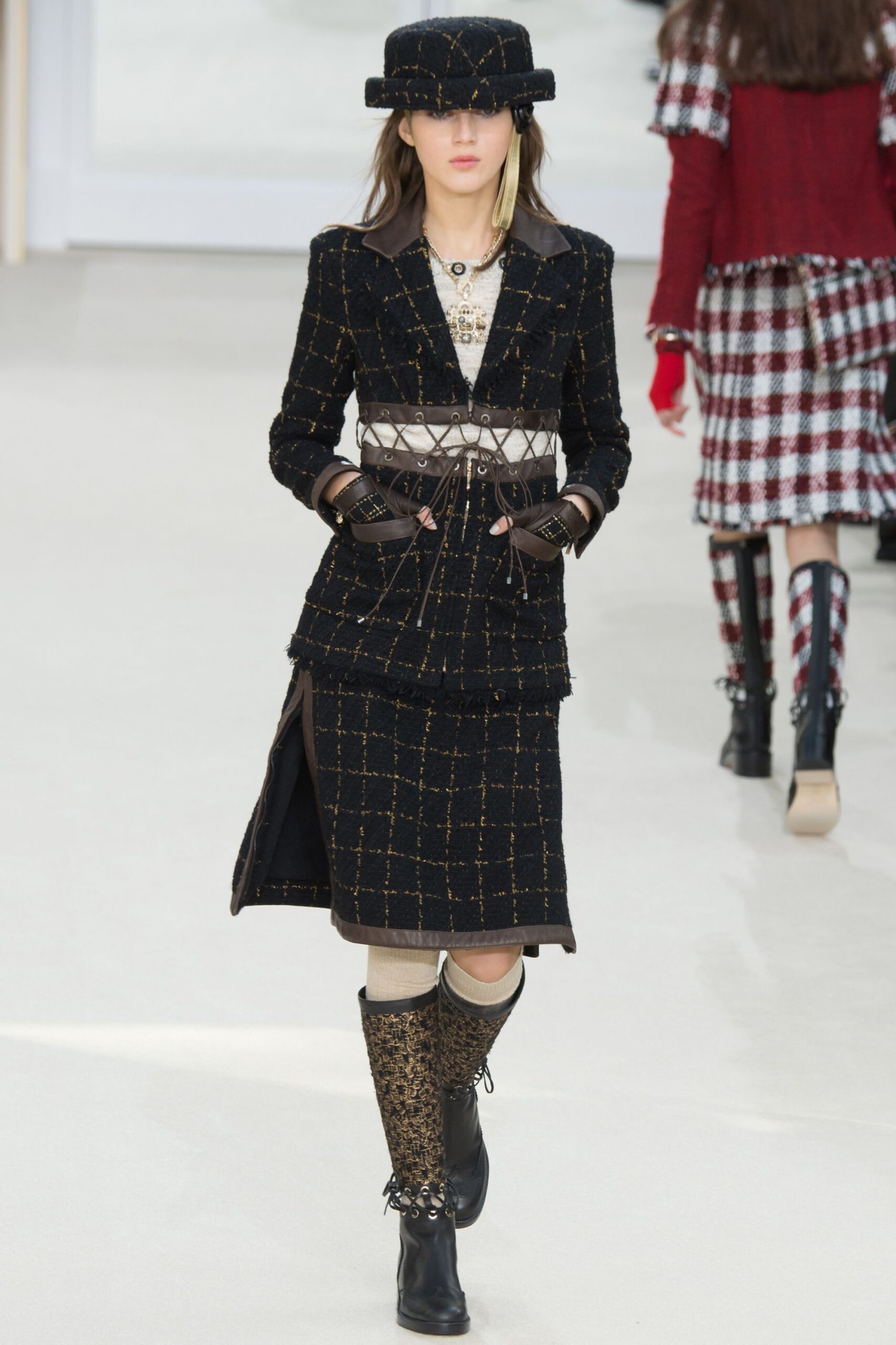 Chanel F/W 16 Look 332