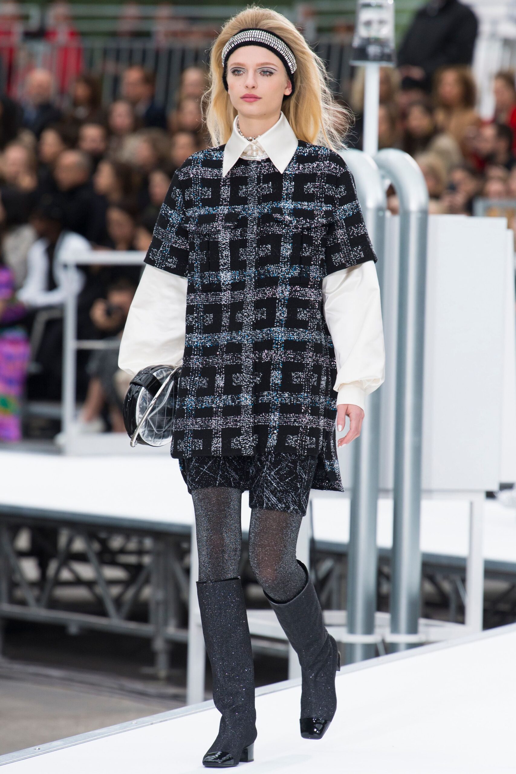 Chanel F/W 17 Look 260