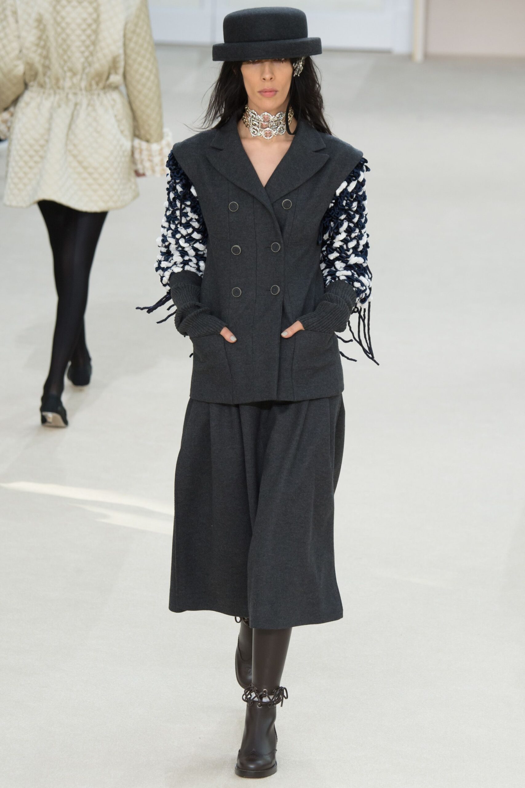 Chanel F/W 16 Look 494