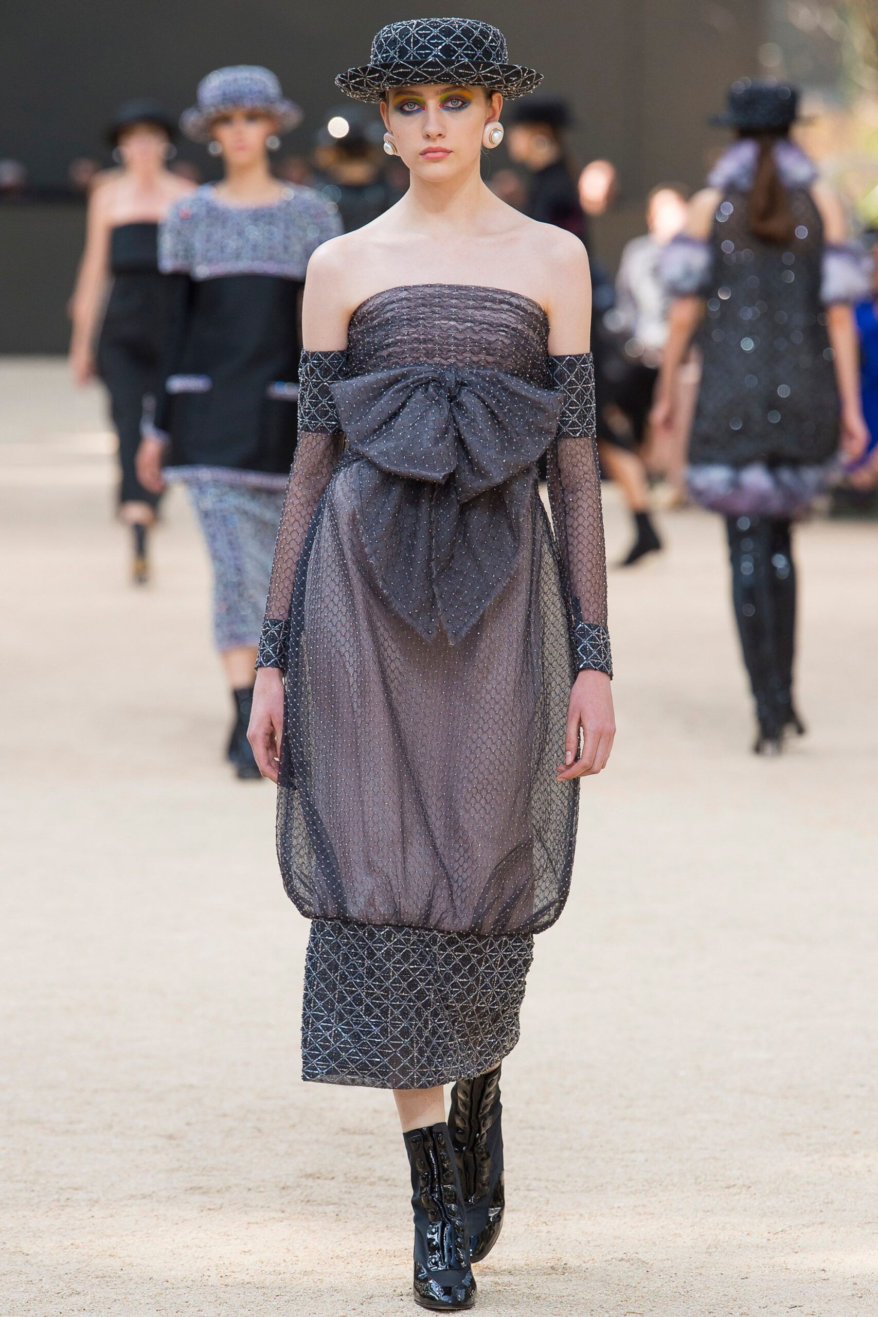 Chanel F/W 17 Couture Look 527