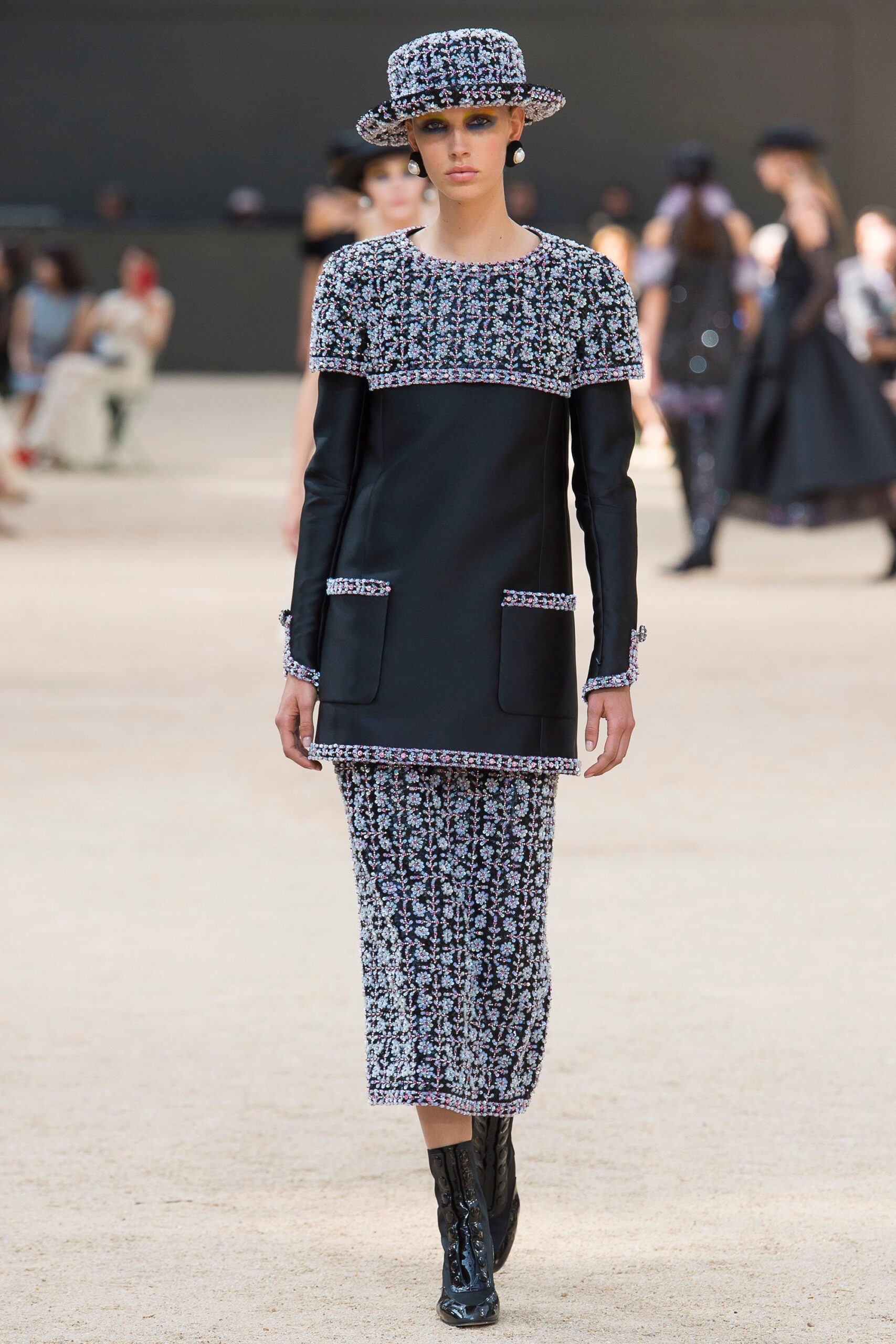 Chanel F/W 17 Couture Look 542