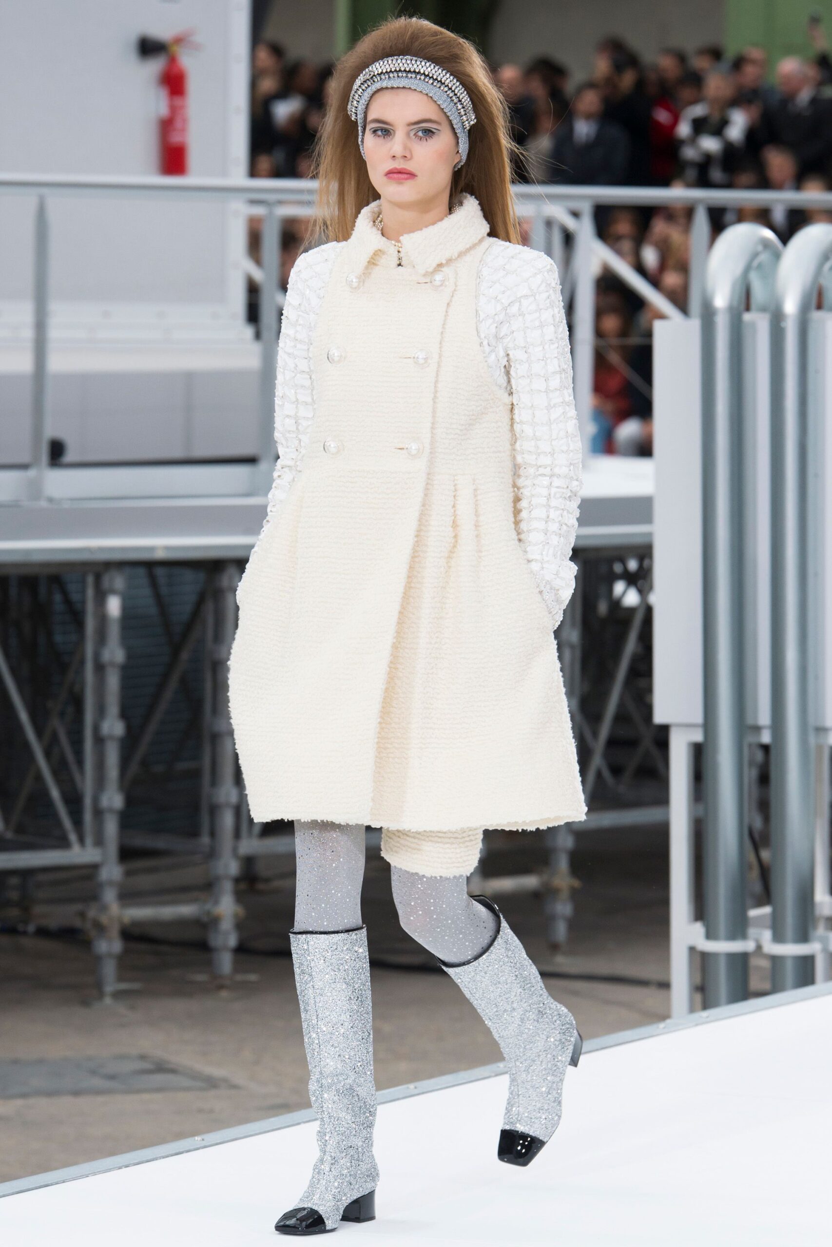Chanel F/W 17 Look 403