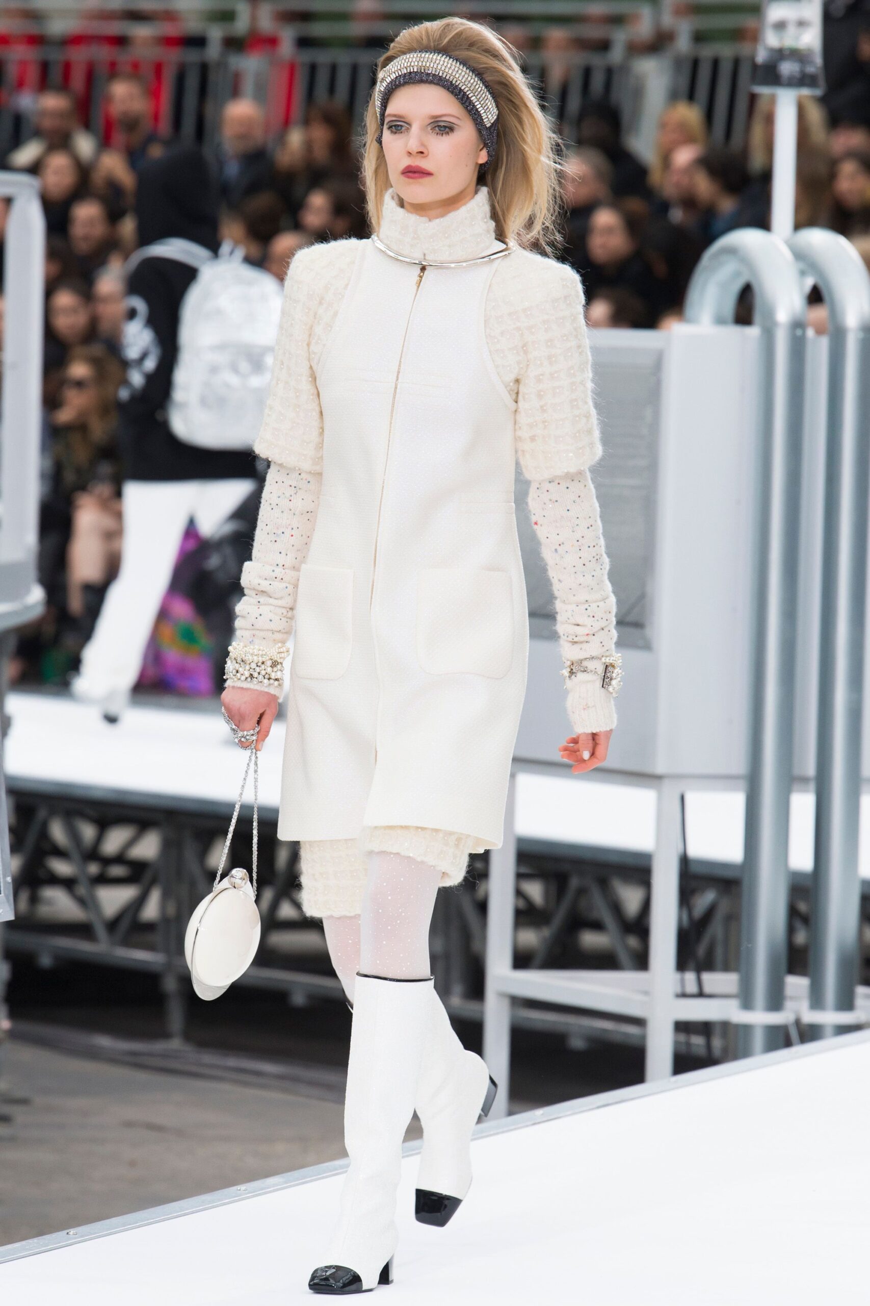 Chanel F/W 17 Look 426