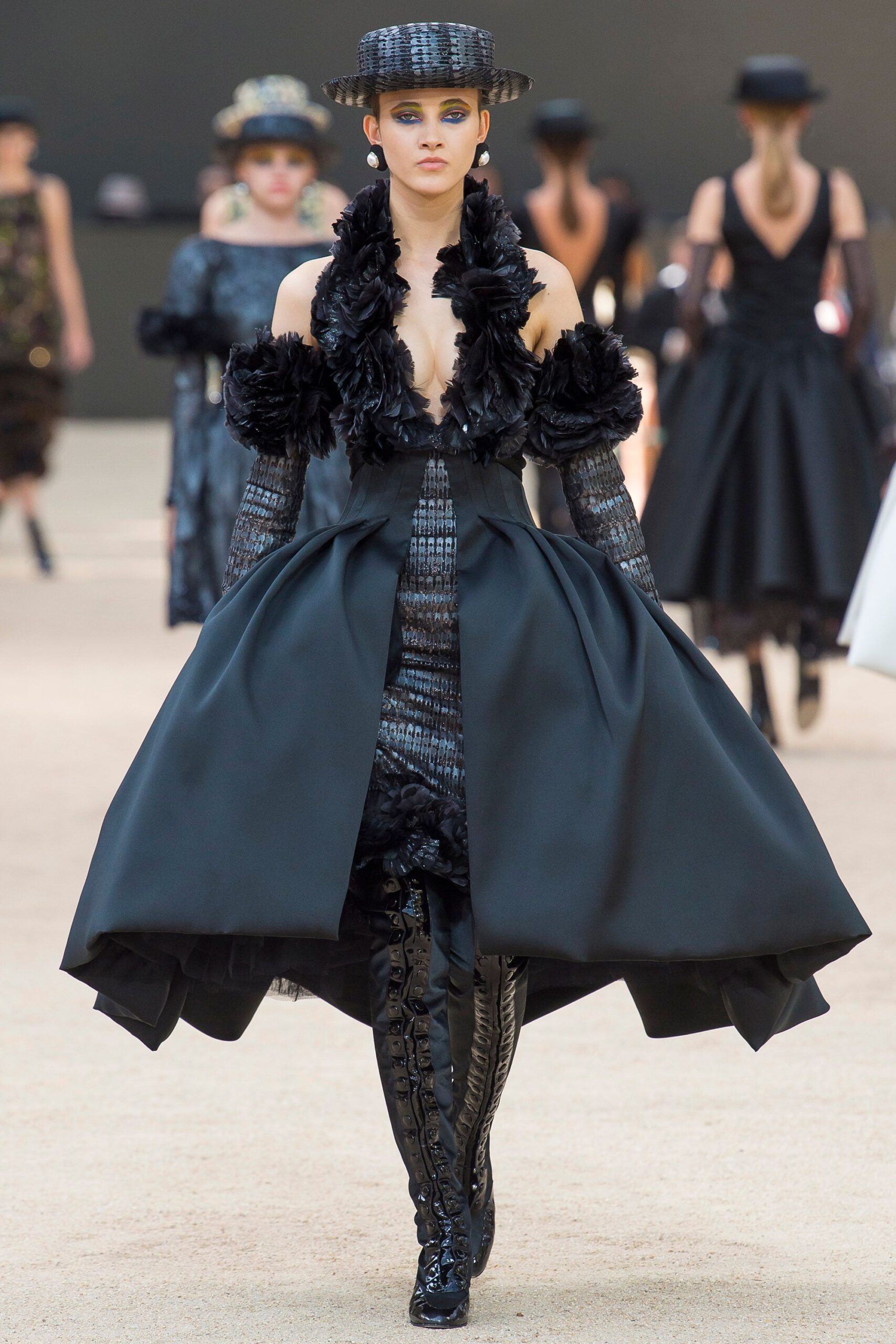 Chanel F/W 17 Couture Look 658