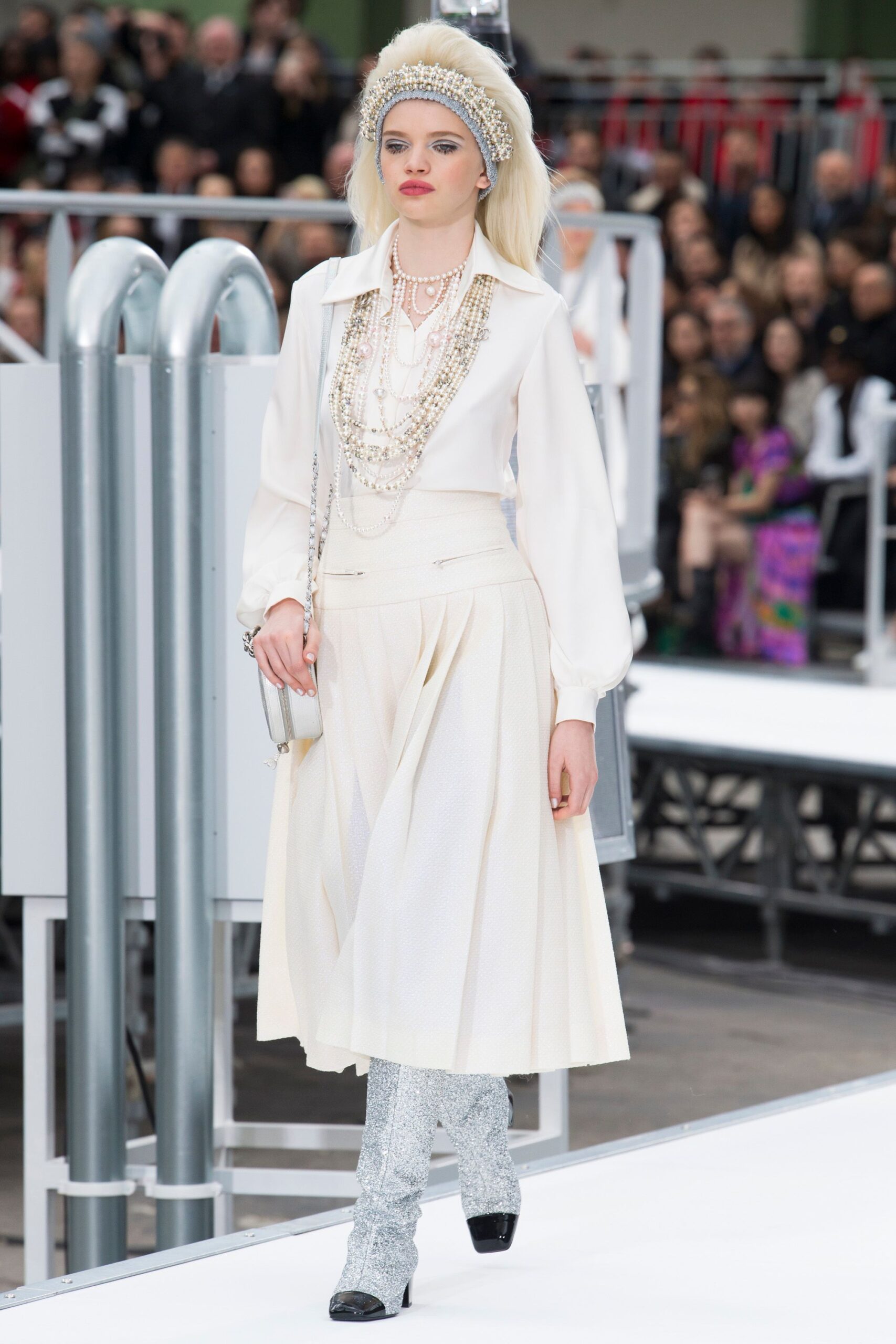 Chanel F/W 17 Look 437