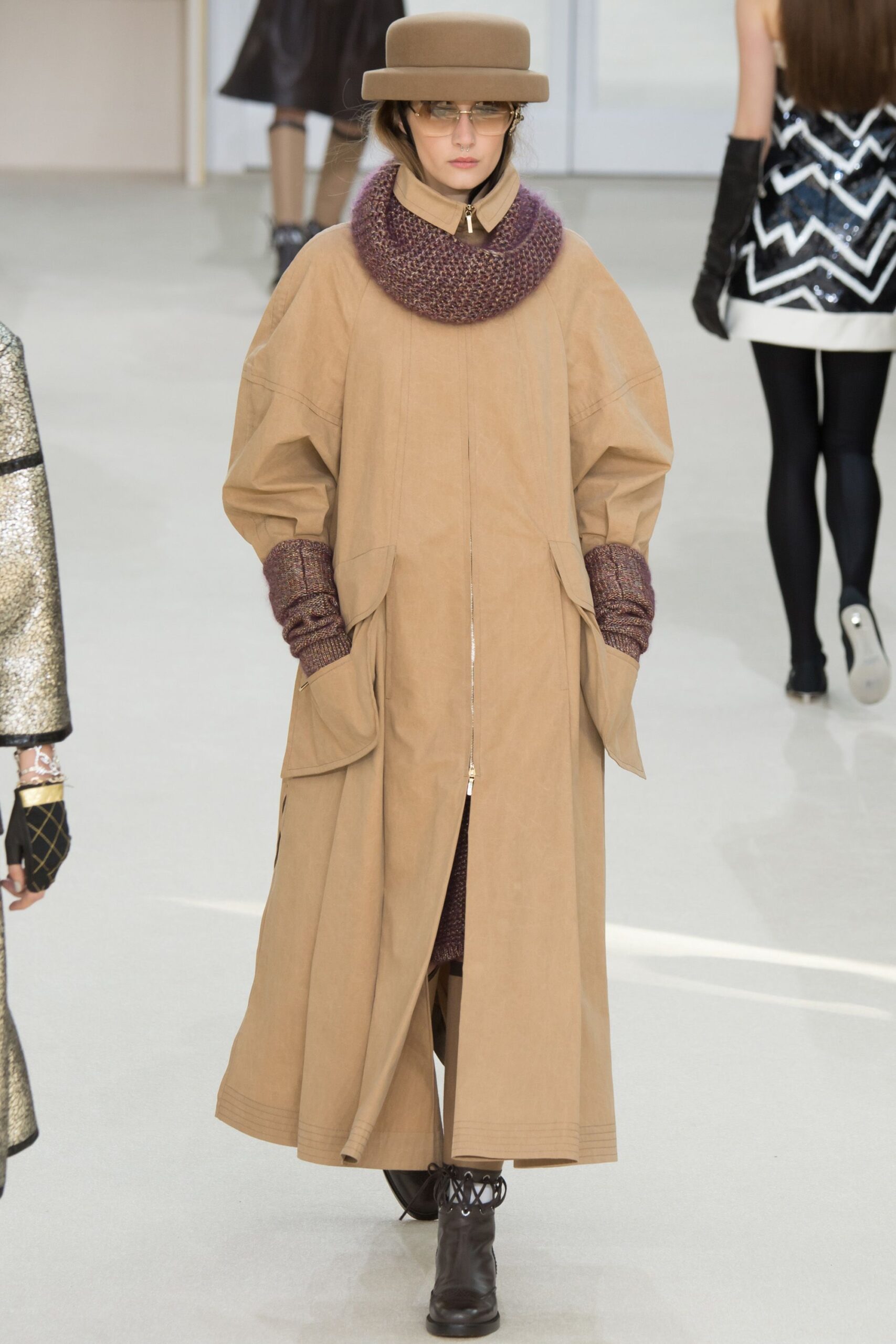 Chanel F/W 16 Look 807