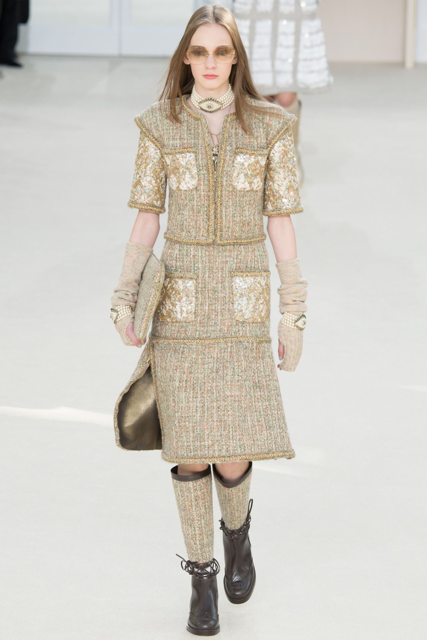 Chanel F/W 16 Look 892