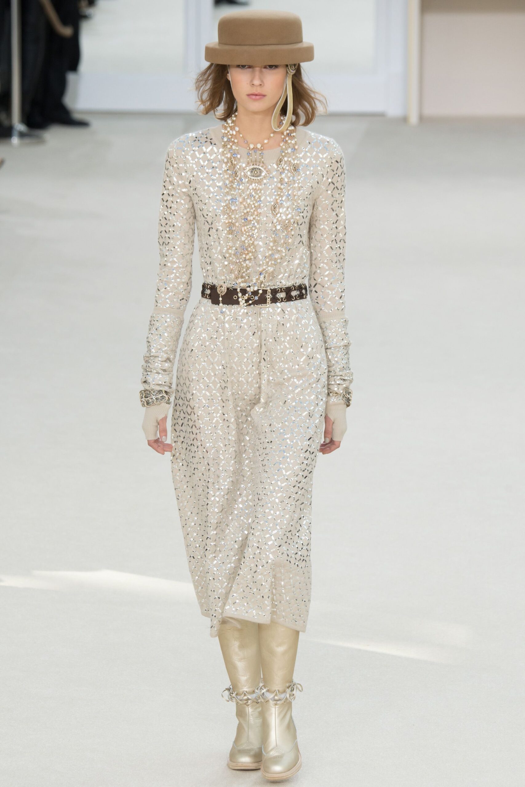 Chanel F/W 16 Look 943