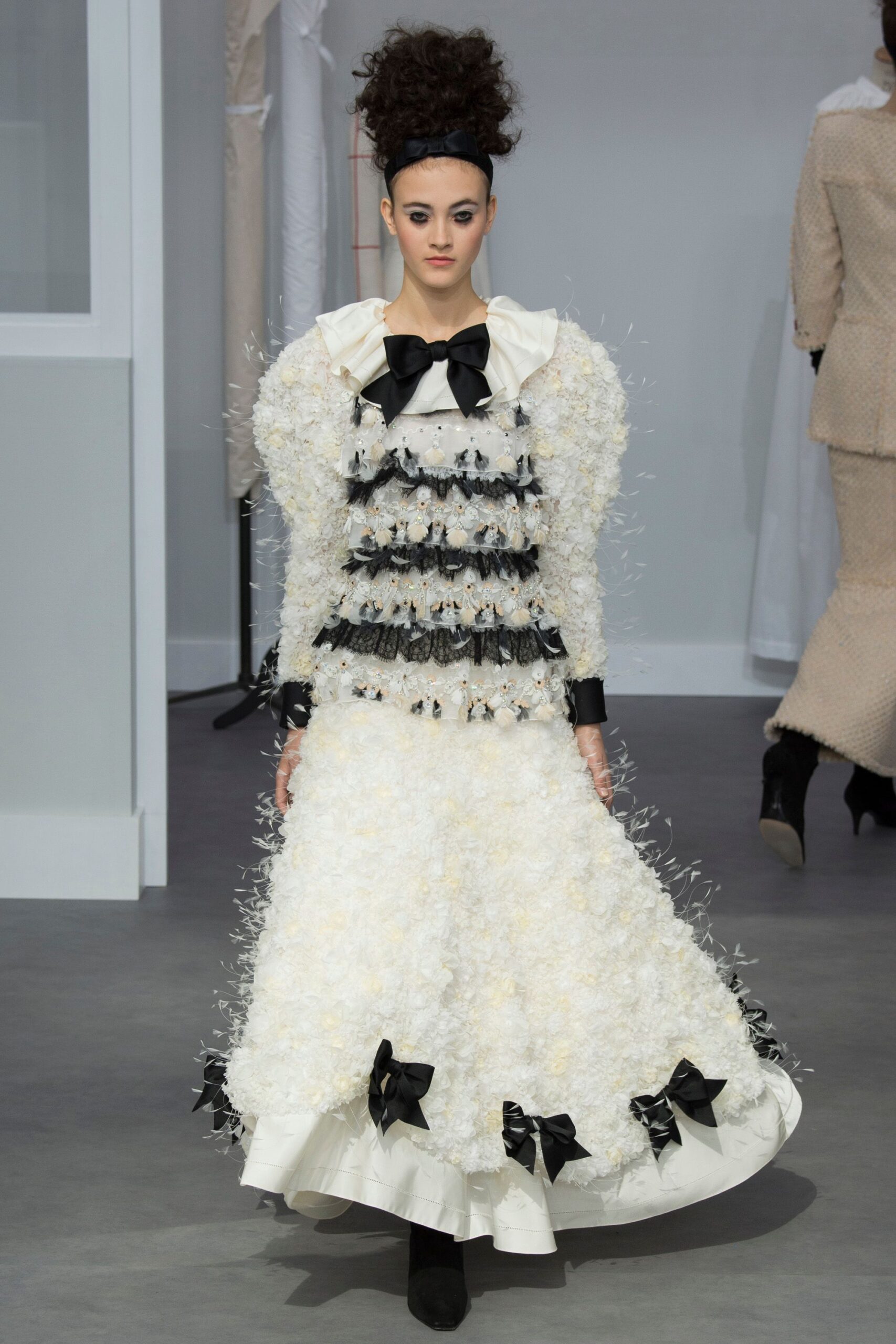 Chanel F/W 16 Couture Look 827