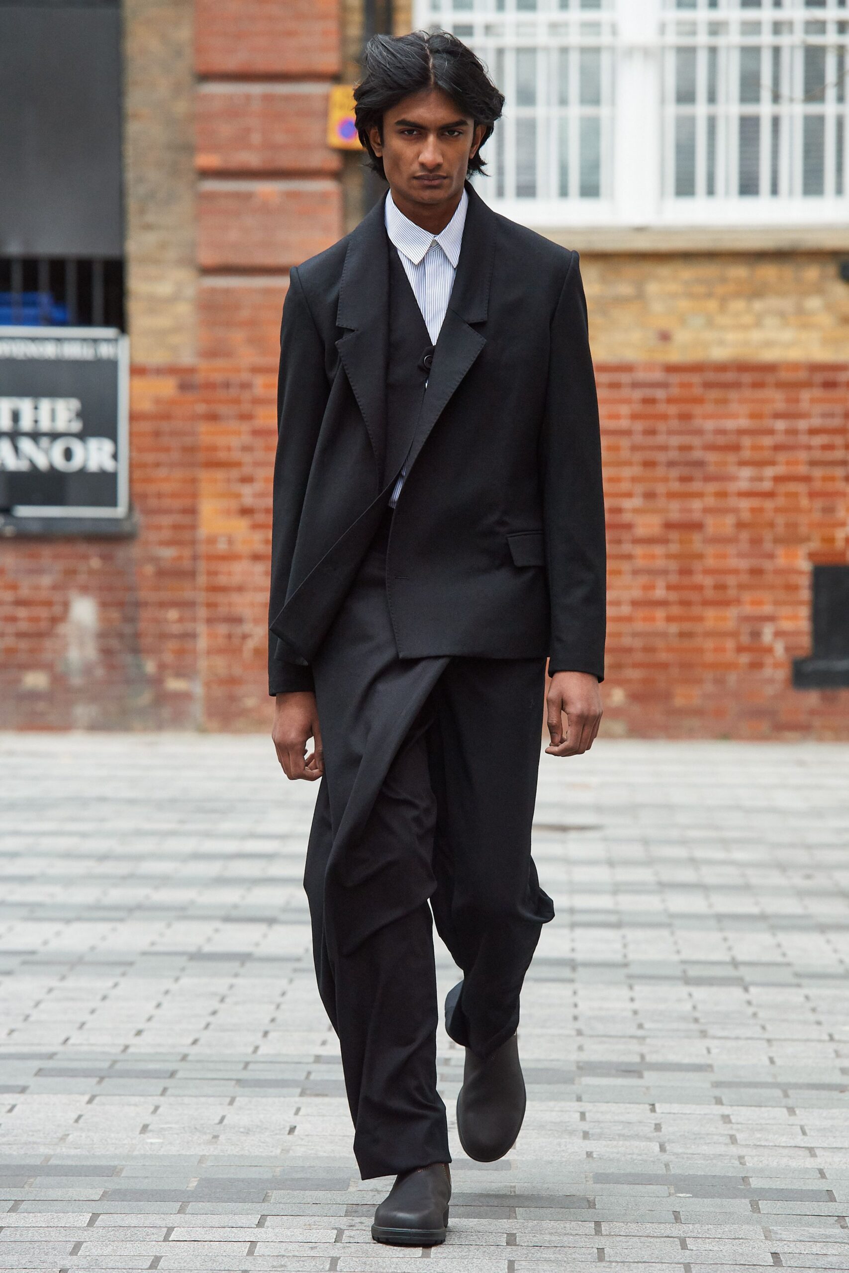 Chalayan F/W 20 Menswear Look 135