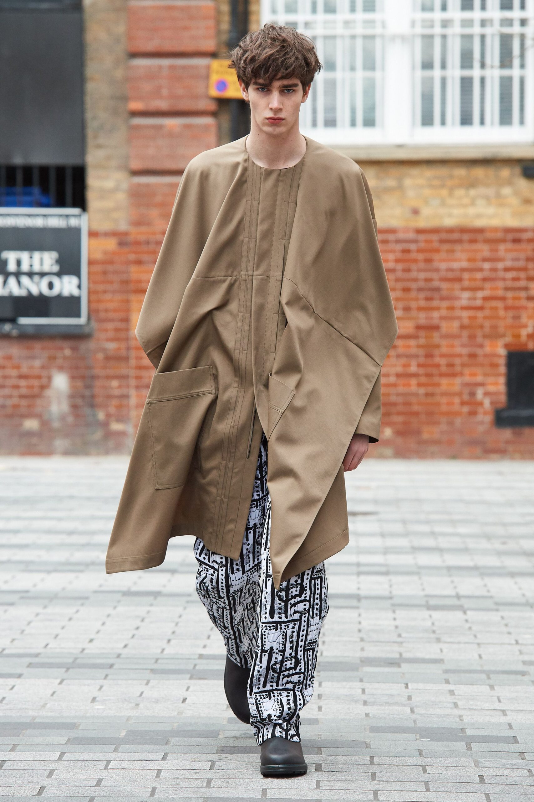 Chalayan F/W 20 Menswear Look 273