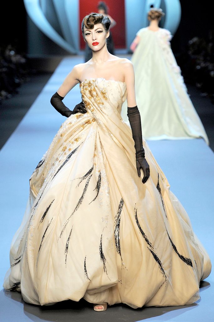 Christian Dior S/S 11 Couture Look 152
