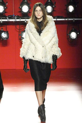 Daks by Giles Deacon F/W 07 Look 16