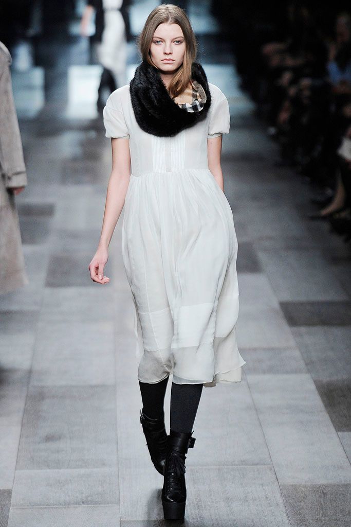 Burberry F/W 09 Look 6