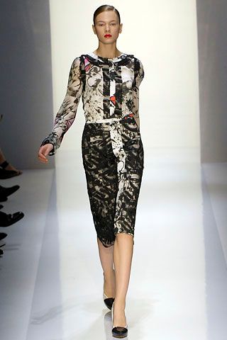 Daks by Giles Deacon S/S 08 Look 13