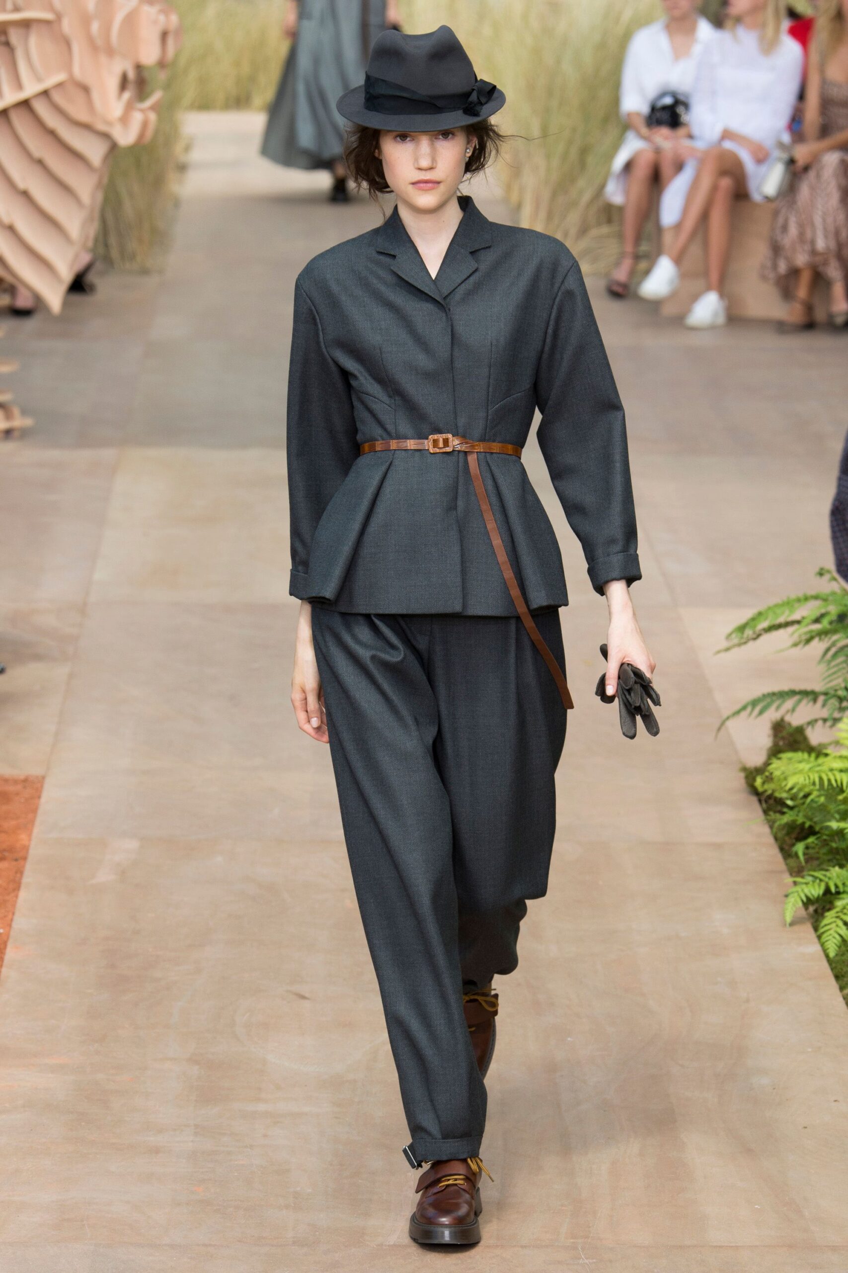 Christian Dior F/W 17 Couture Look 82