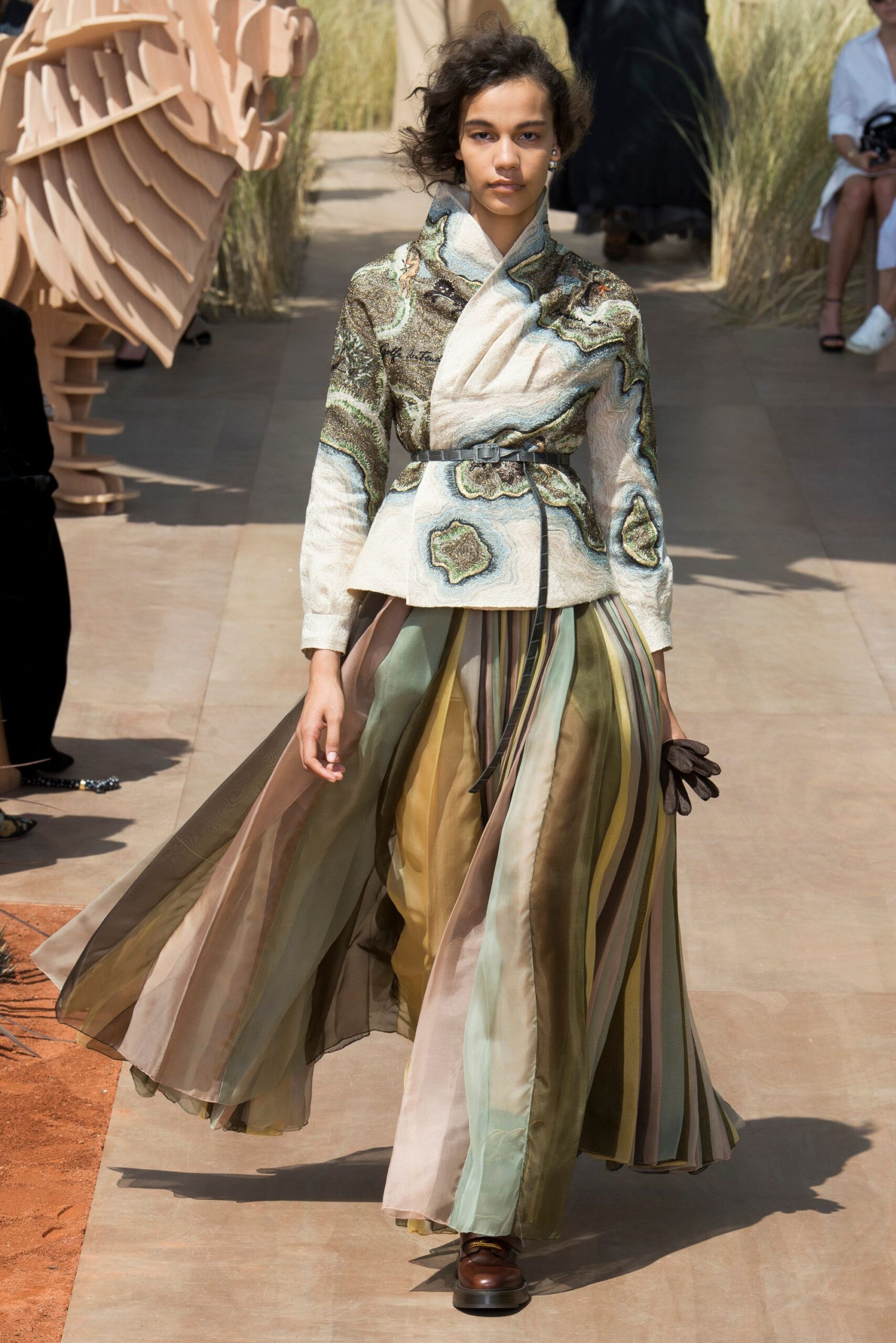 Christian Dior F/W 17 Couture Look 561