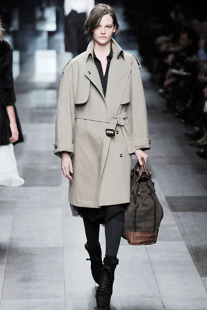 Burberry F/W 09 Look 16