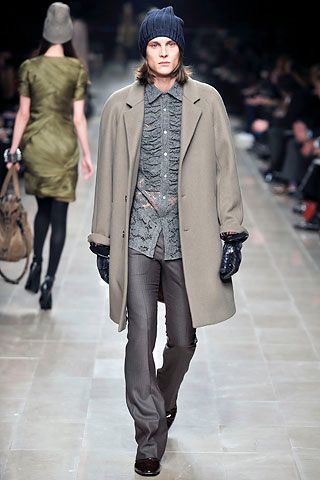 Burberry F/W 08 Look 104