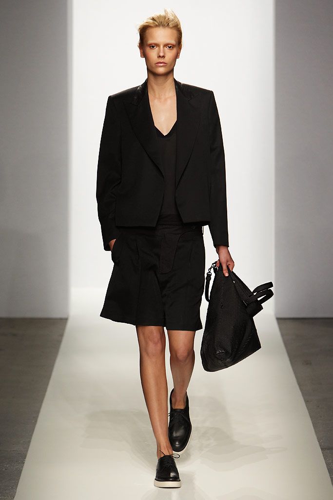 black unknown long-sleeve collared tailored cropped blazer
