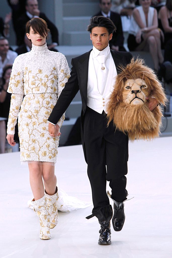 Chanel F/W 10 Couture Look 382