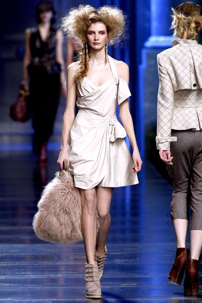 Christian Dior F/W 10 Look 110