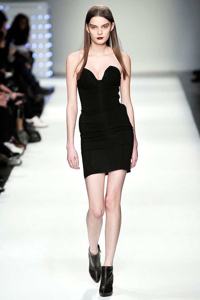 Chalayan F/W 09 Look 192