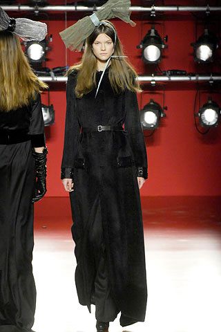 Daks by Giles Deacon F/W 07 Look 38
