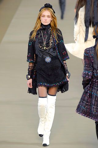 Chanel F/W 06 Look 22