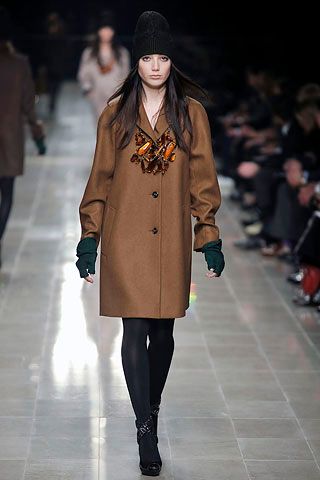 Burberry F/W 08 Look 6
