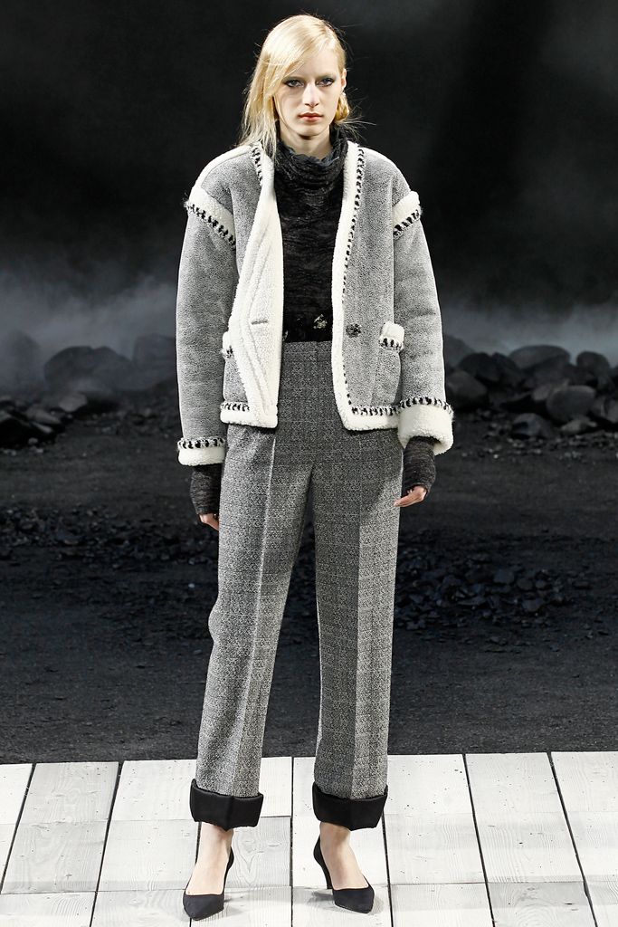 Chanel F/W 11 Look 100