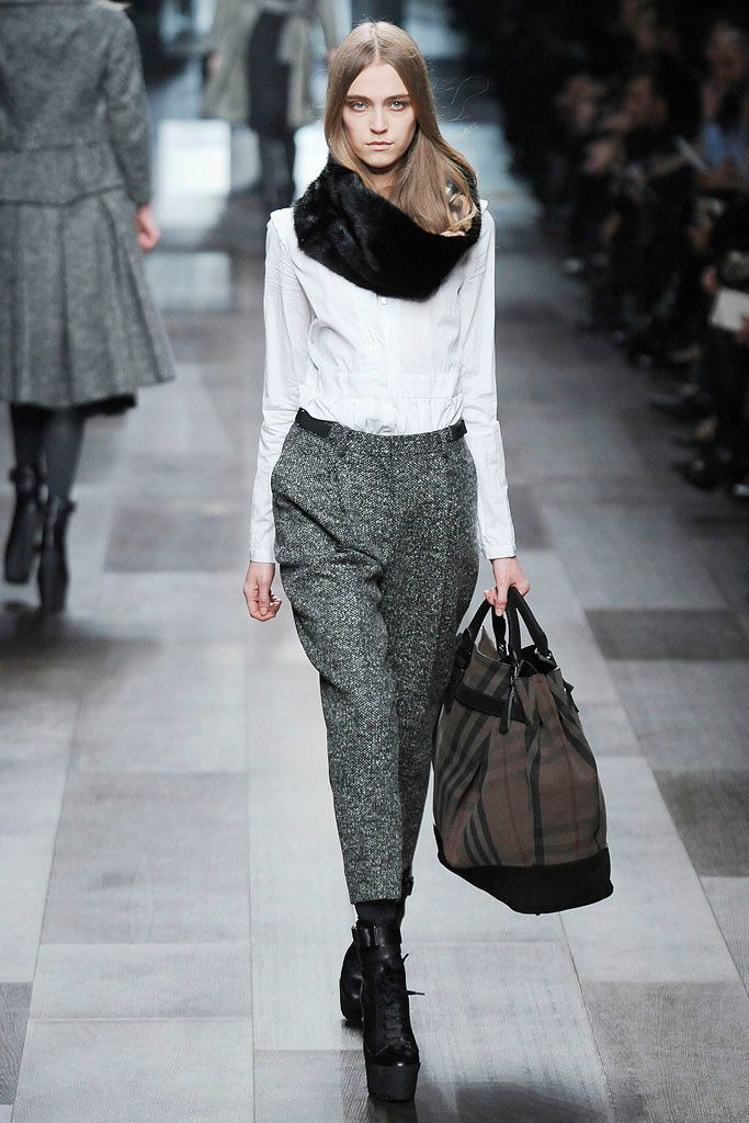 Burberry F/W 09 Look 64