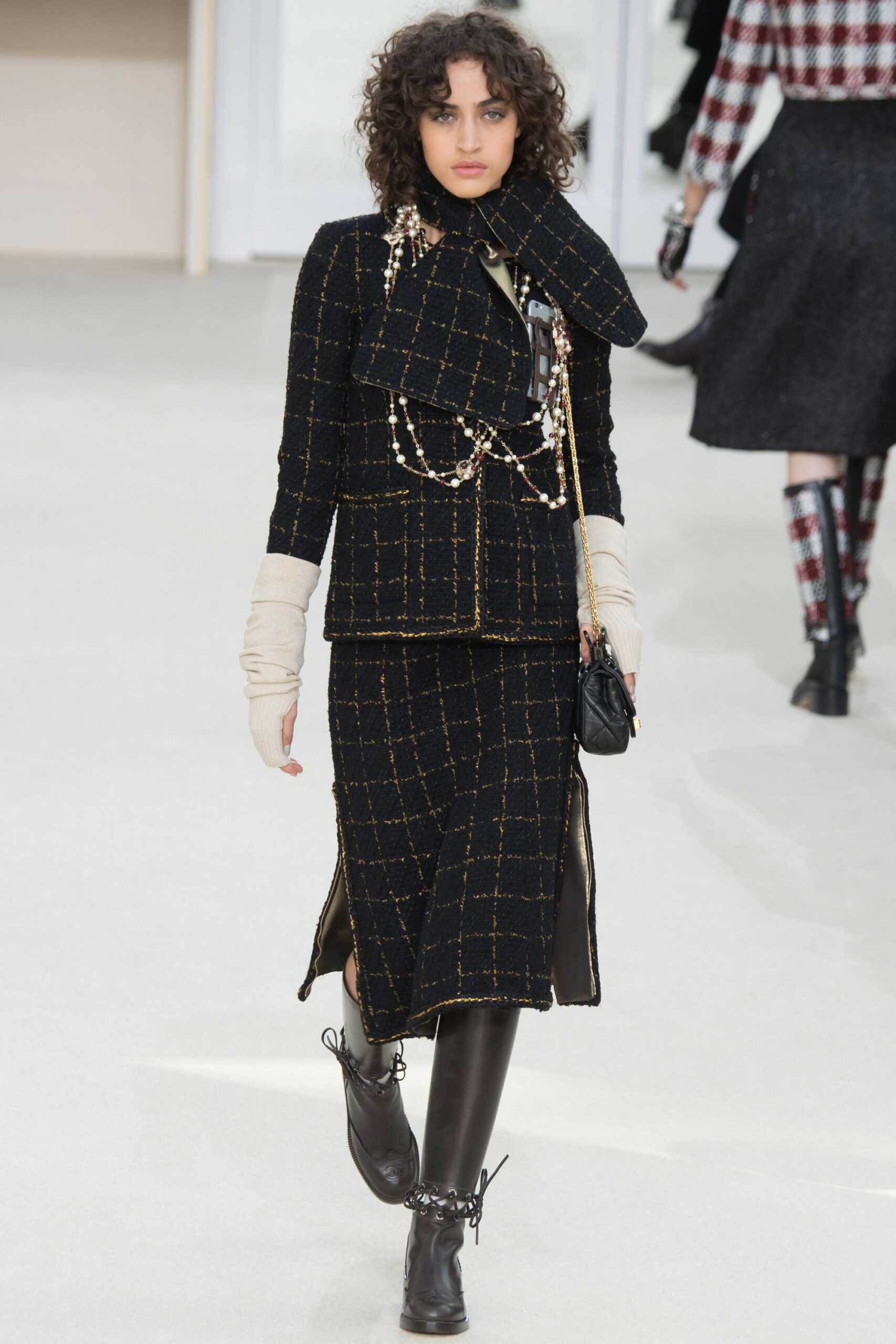 Chanel F/W 16 Look 351