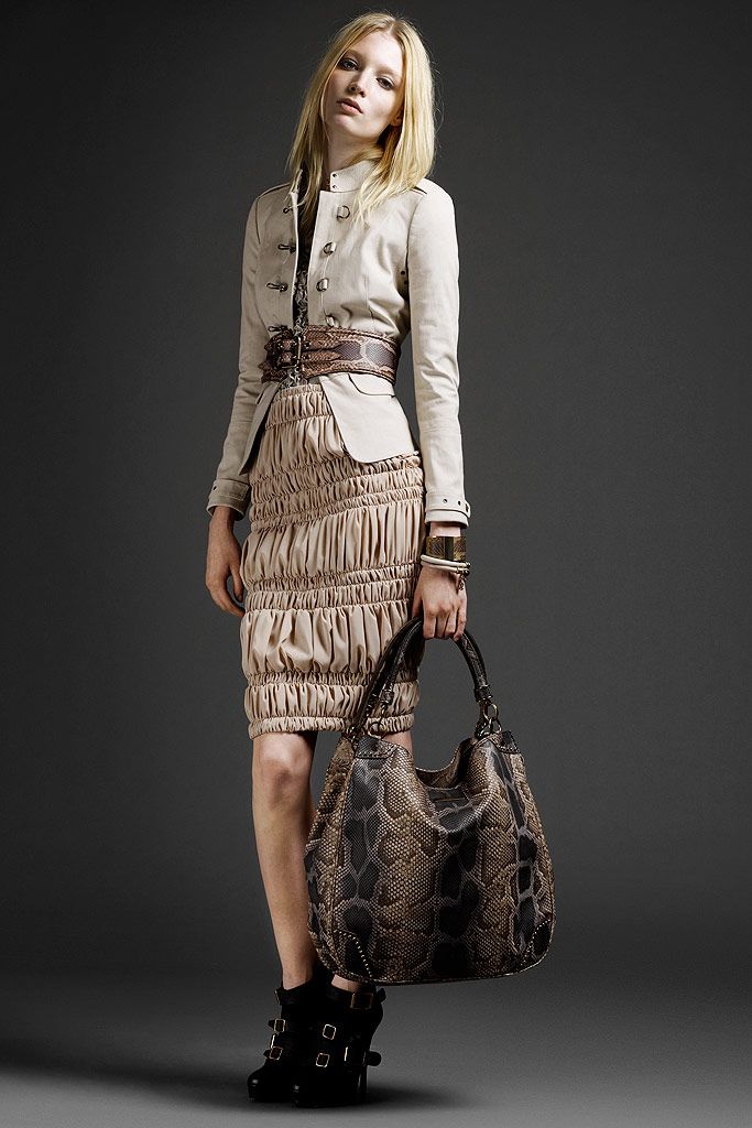 Burberry Resort 11 Look 45