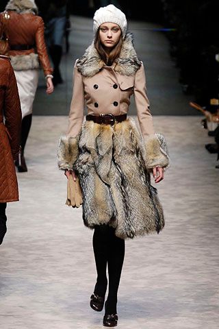 Burberry F/W 06 Look 34
