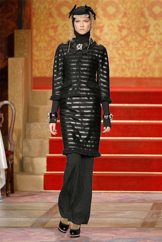 Chanel F/W 09 Look 55
