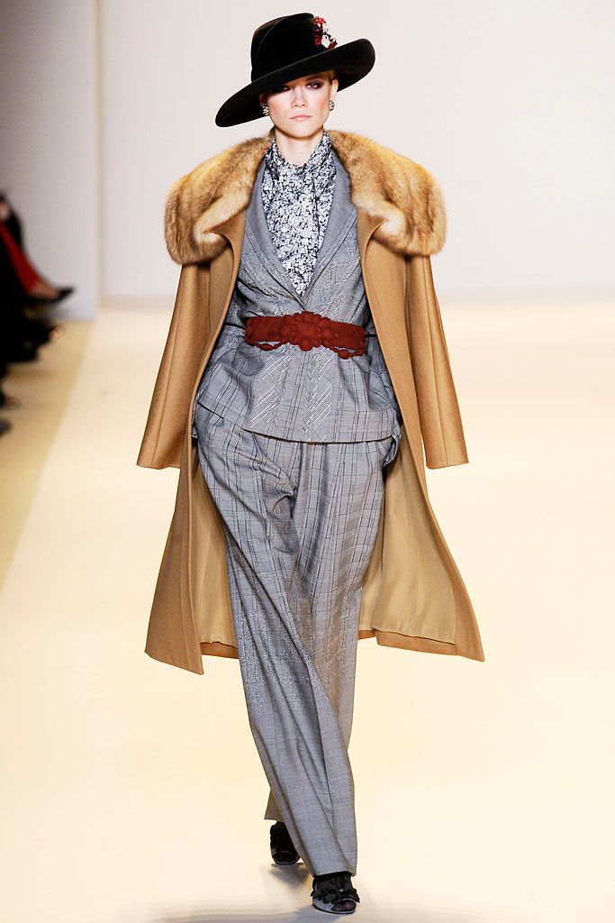 Carolina Herrera F/W 10 Look 80