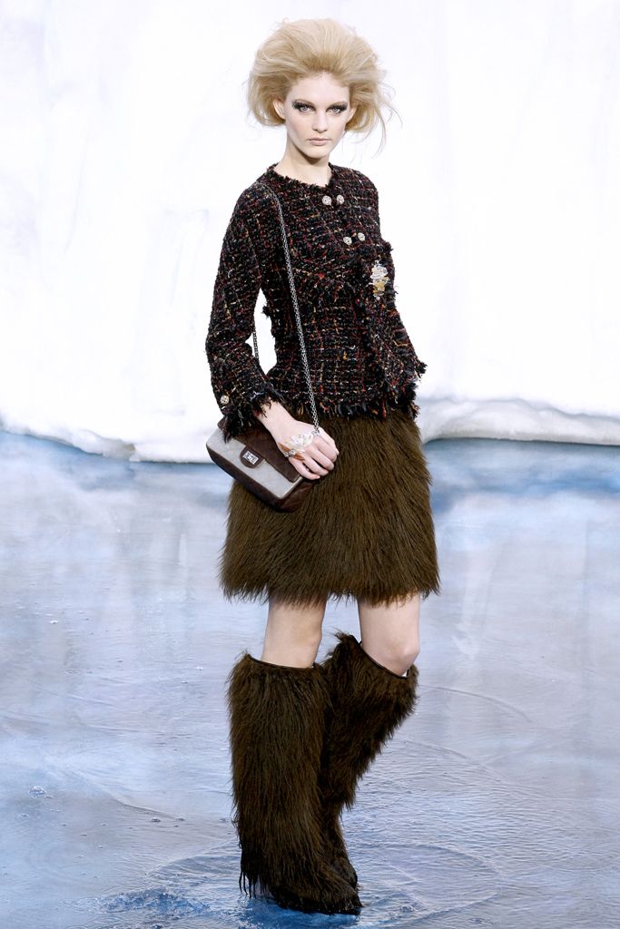 Chanel F/W 10 Look 109