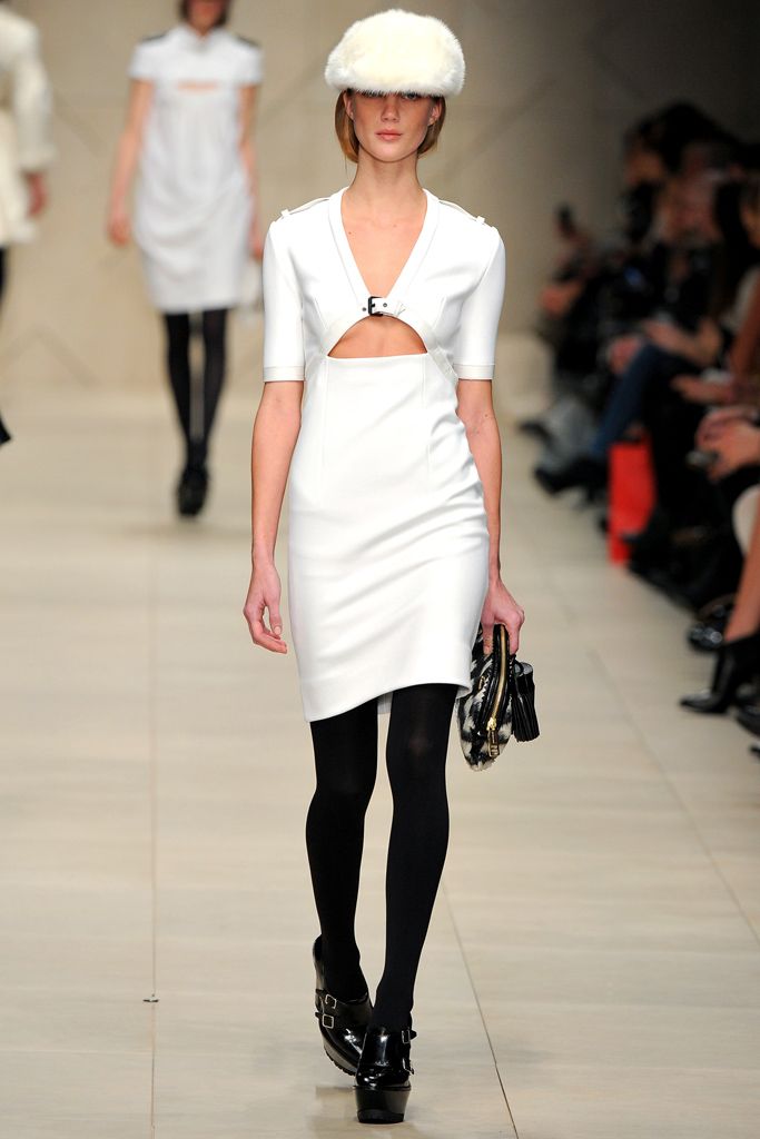 Burberry F/W 11 Look 230