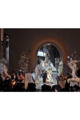 Christian Dior F/W 07 Couture Look 3