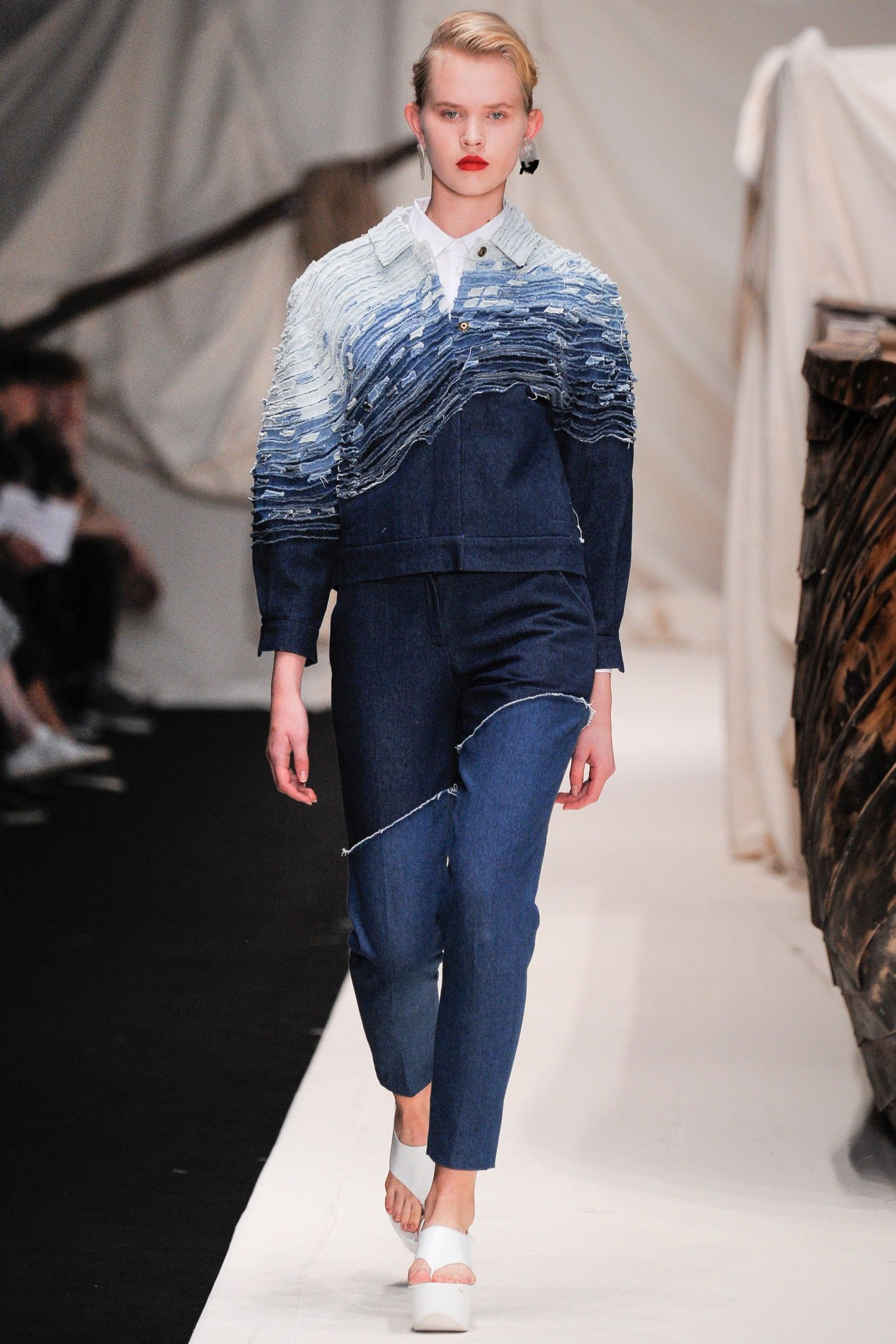 Alena Akhmadullina Russia S/S 16 Look 205