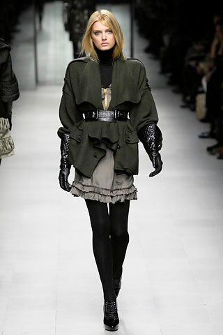 Burberry F/W 07 Look 16