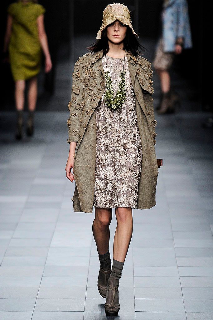 Burberry S/S 09 Look 204
