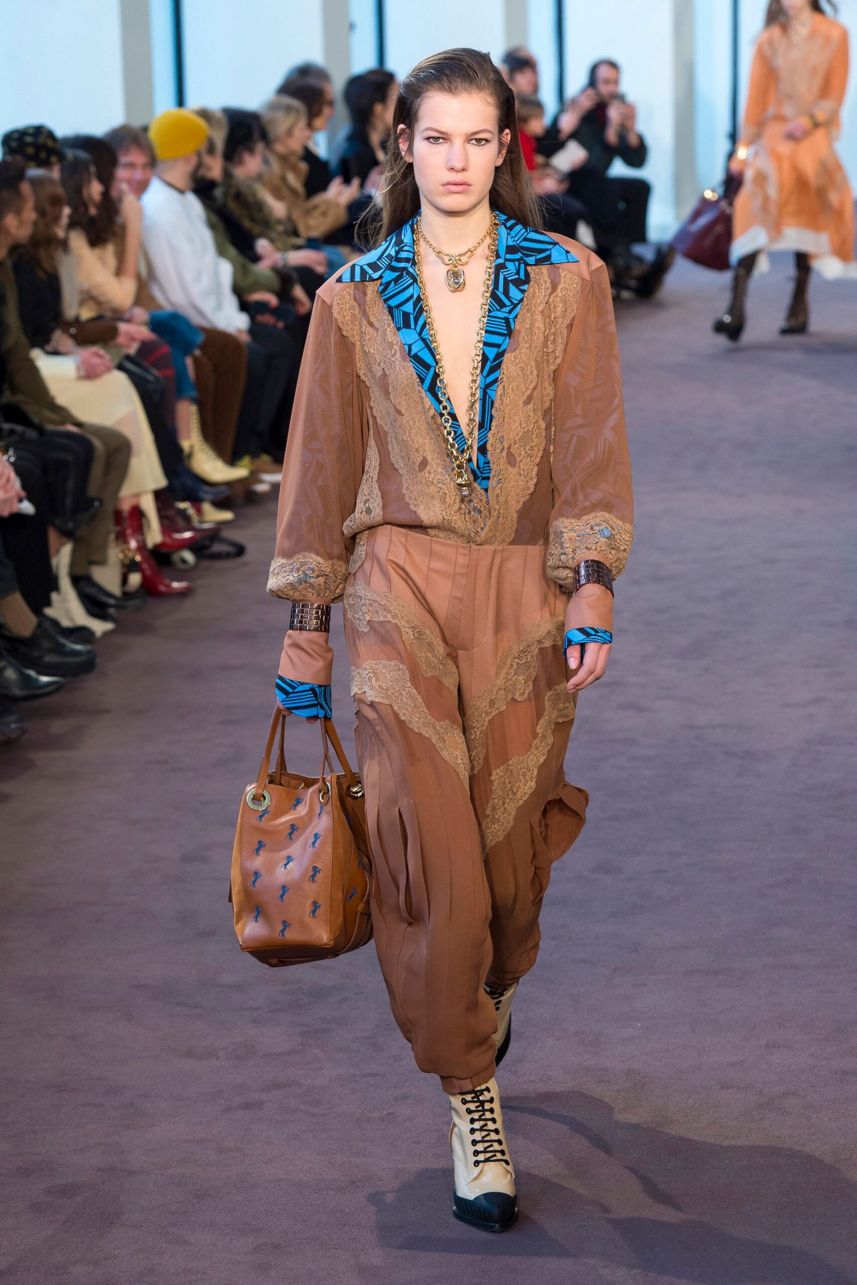 Chloé F/W 18 Look 523