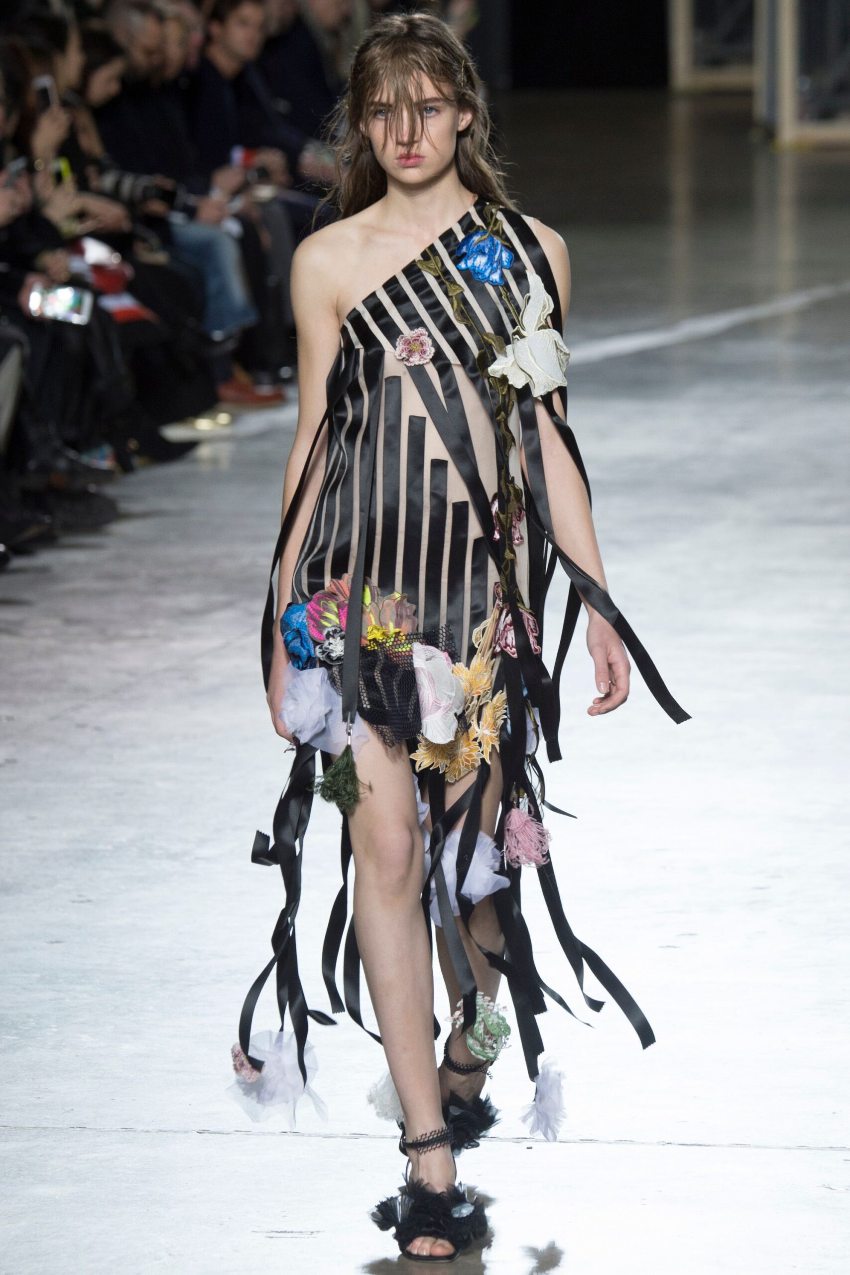 Christopher Kane F/W 16 Look 549