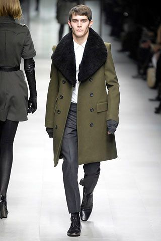 Burberry F/W 07 Look 68