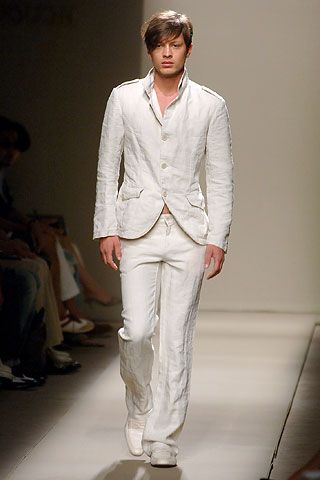 white tailored single-breasted blazer