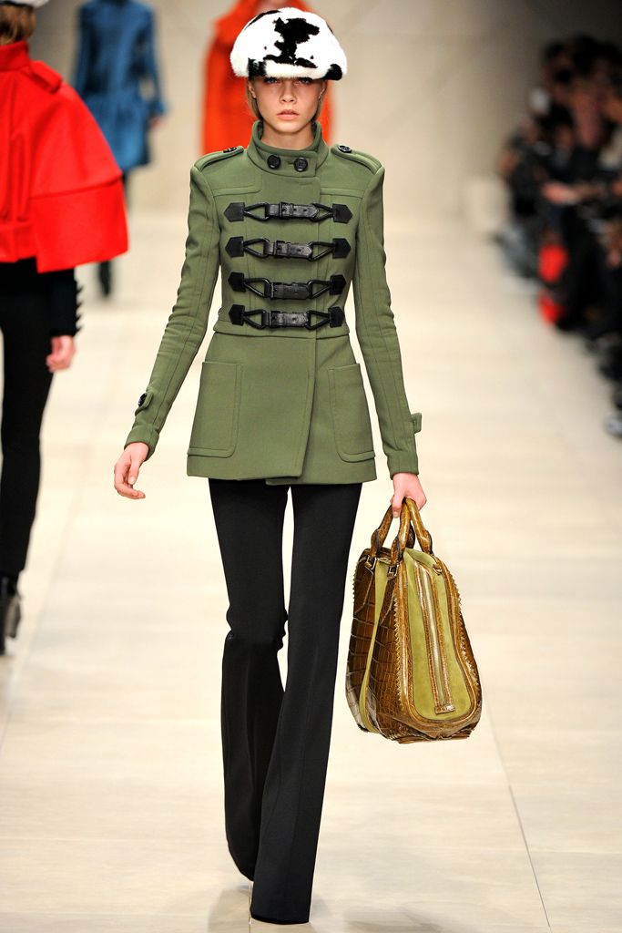 Burberry F/W 11 Look 25
