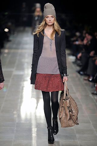 Burberry F/W 08 Look 147
